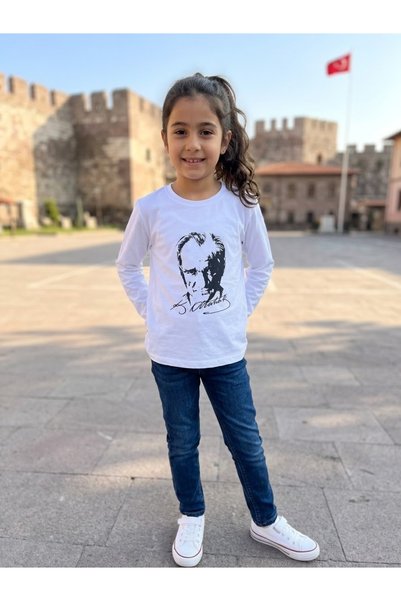 UMUTUN DOLABI Çocuk Beyaz Atatürk Portreli ve İmzalı Pamuklu Uzun Kollu T-Shirt