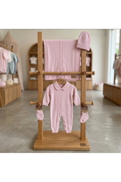 ZENİ BABY 4 Parça Triko Yenidoğan Bebek Seti – Tulum, Battaniye, Bere ve Patik
