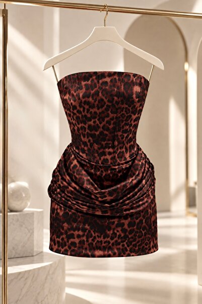 Leopar Desenli Straplez Mini Elbise Saten Korse Detaylı Drapeli Şık Gece Elbisesi