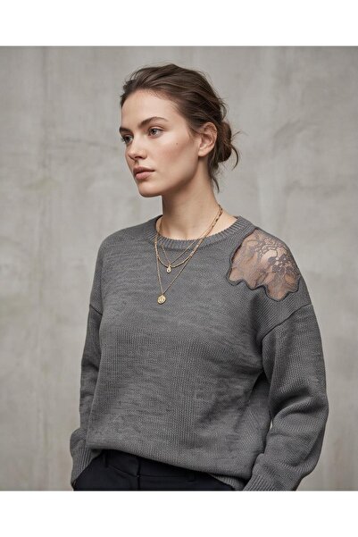 RYVAN Modern Knitwear Sweater with Shoulder Lace Detail