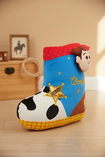 Miniso Disney Oyuncak Hikayesi Lisanslı Woody 40 cm Çizme Şeklinde Yastık – W...