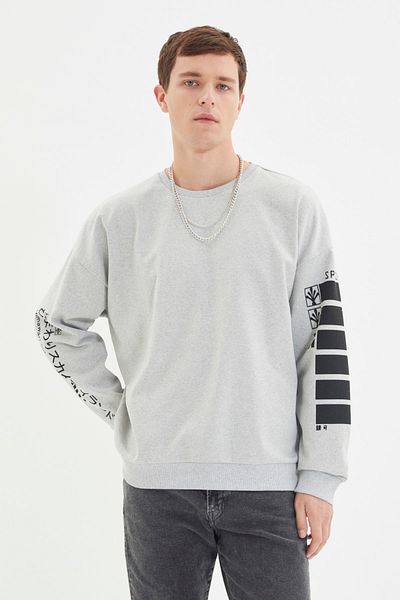 Trendyol Collection Γκρι φούτερ OverSize Fleece - Πίσω τύπωμα, μαύρο TMNAW22SW0801