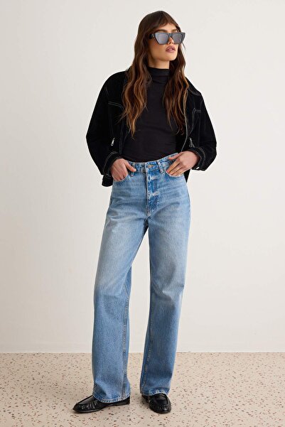 Trendyol Collection جينز أزرق عالي الخصر مستقيم للغاية TWOAW27JE00309