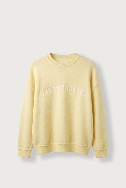 ablukaonline Men's Oversize Crew Neck Text Embroidered Knit Sweater Yellow