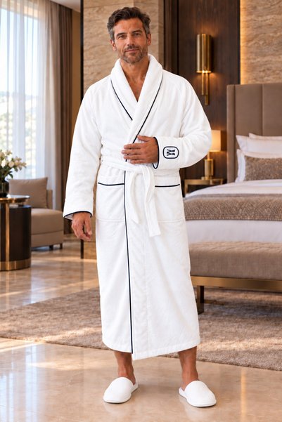VAROL Elegant Monogram Beyaz Erkek Bornoz – Yüksek Gramajlı, Uzun Kesim, Şal Yaka