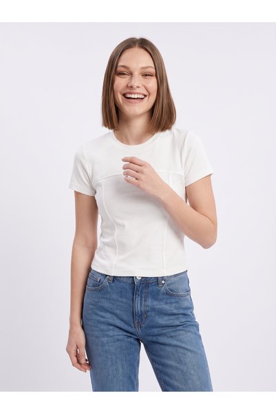 Kadın Beyaz Fitilli Bisiklet Yaka Slim Fit Kısa Kollu Ribana T-Shirt