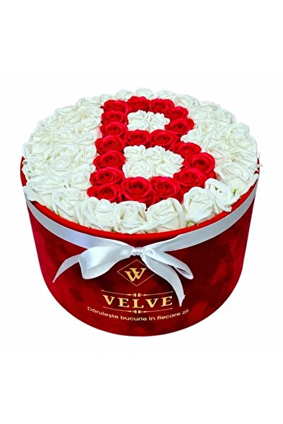 velve Aranjament floral litera cu 55 trandafiri de sapun in cutie rotunda cat...