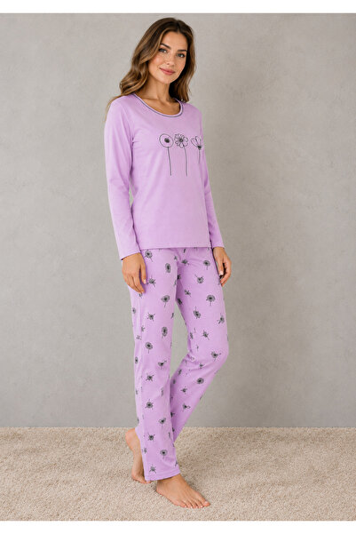 embody Pijamale de damă din bumbac lila cu imprimeu floral, compuse dintr-o bluză cu mânecă lungă și pantaloni lungi.