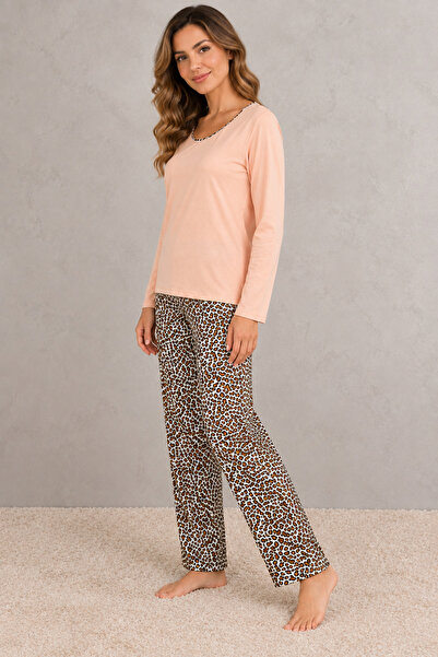 embody Pijamale de damă din bumbac cu un top roz piersică și pantaloni cu imprimeu leopard