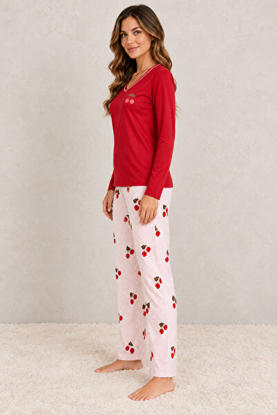 embody Pijama de damă din bumbac roșu cu pantaloni roz cu imprimeu cu cireșe.