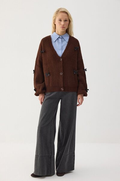 Touché Privé Strickery Cardigan with Strip Detail