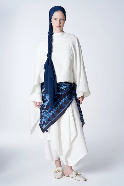 ED Scarf Viscose silk triangle shoulder shawl chain pattern - navy blue