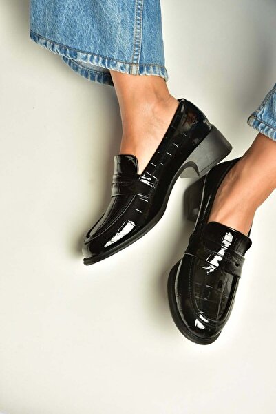 Fox Shoes Z820066211 Black Crocodile Printed Thick Heeled Loafer Shoes