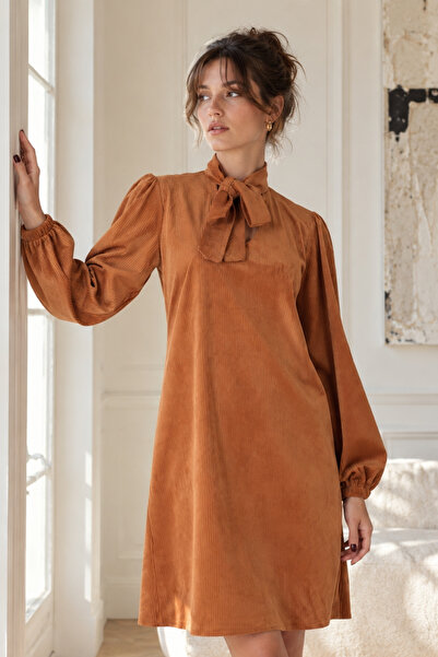armonika Kadın Camel Yakası Bağlamalı Kolları Lastikli Kadife Elbise ARM-25K0...
