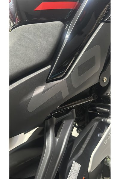 Motiker CFMOTO 450SR Arka Kuyruk Altı "40" Orjinal Sticker Etiket Tasarım Modeli
