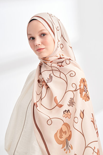 ARMANDA Floral Archive Fiora Pattern Shawl - Ecru