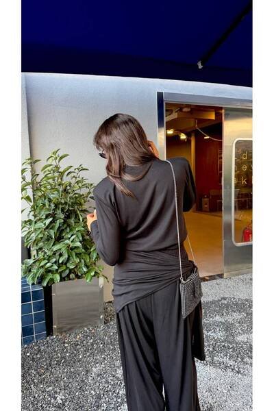 FMN Moda Padded O-Neck Blouse, High-Waisted, Elasticated Waistband, Shalwar Pants, Three-Piece Design, Comfortable and Stylish Three-Piece Set.