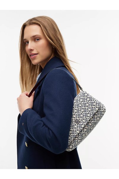 Tommy Hilfiger Kadın Monogram Jakarlı Mıknatıs Kapamalı Ayarlanabilir Omuz Askılı İç Fermuar Cepli Lacivert Çanta