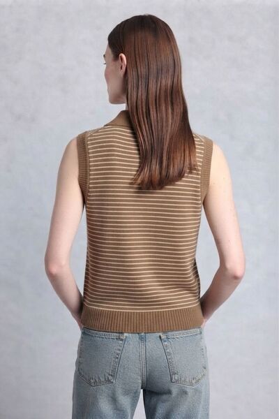 soft&basic Women's Striped V-Neck Buttoned Relaxed Fit Knitwear Sweater