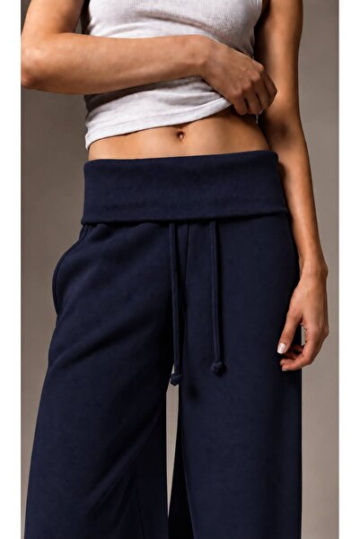 Hira Online Three-Thread Ruffled Curved Camisole with Waist Pockets, Adjustab...