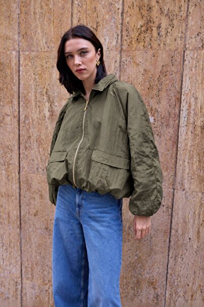 Moda Banuş Crinkled Textured Parachute Fabric Oversize Khaki Coat