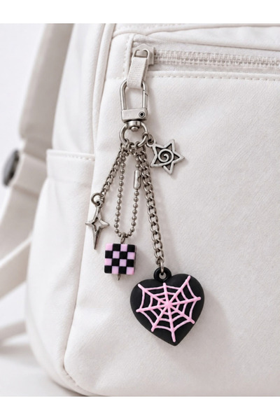 sleyshop Ağ Temalı Gotik Siyah Renk Kalp ve Pembe Zar Çanta Süsü Anahtarlık Ç...