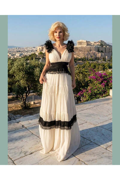 Godiva ΑΘΗΝΑ |   Εκρού μάξι φόρεμα με στρώσεις και λεπτομέρειες από μαύρη δαν...