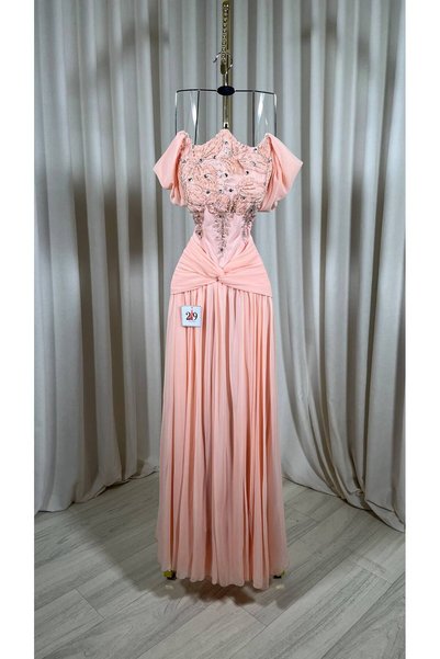 Boutique 219 فستان سهرة، وردي ناعم، أكمام منسدلة، تطريز فاخر، ثنيات درابيه، ش...