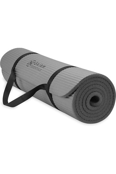 gaiam بساط يوغا سميك من إيسنشيالز للياقة البدنية والتمارين الرياضية مع حزام ح...