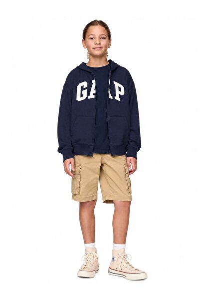 GAP Kids سترة جاب كيدز ذات قلنسوة مطبوعة بشعار باللون الأزرق الداكن باللون ال...