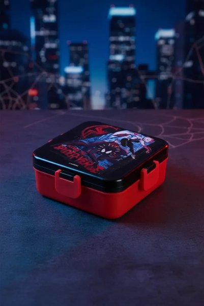 Marvel Lisanslı Spider-Man Kare Yemek Kutusu 1200 mL – Bölmeli ve Çatal Kaşık...