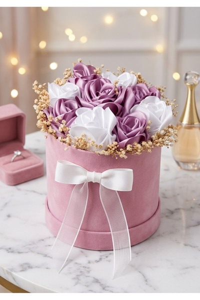 Gizemli çiçekler “9’lu Pembe Kutuda Gül Aranjmanı” 💕