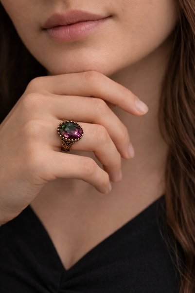 İyyaKee Women's Copper Ring Natural Mystic Tourmaline Stone Oval Model Clamp Antiallergic Ring