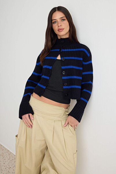 Trendyol Kollektion Marineblau gestreifte, kurz geschnittene Strickjacke mit ...