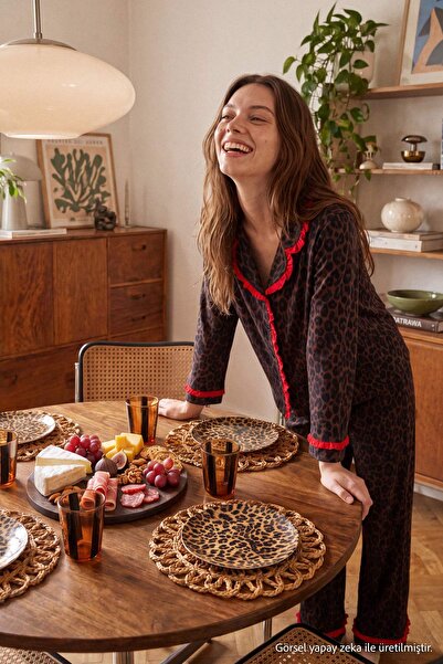 TRENDYOLMİLLA HOME Σετ 4 πιάτων για τούρτα από πορσελάνη με σχέδιο λεοπάρ TPH...