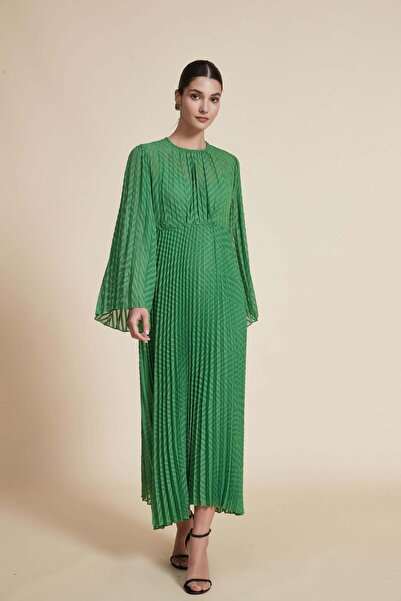 Yola Plain Long-Sleeve Pleated Dress with Round Neck