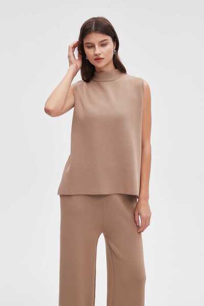 Livia Solid Turtleneck Top