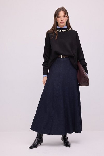 Touché Privé Pearl Collar Sweater