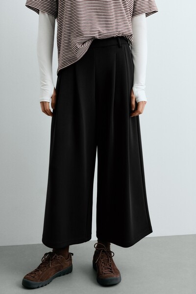 Oysho Soft-touch wide-leg crop trousers with modal and pleats