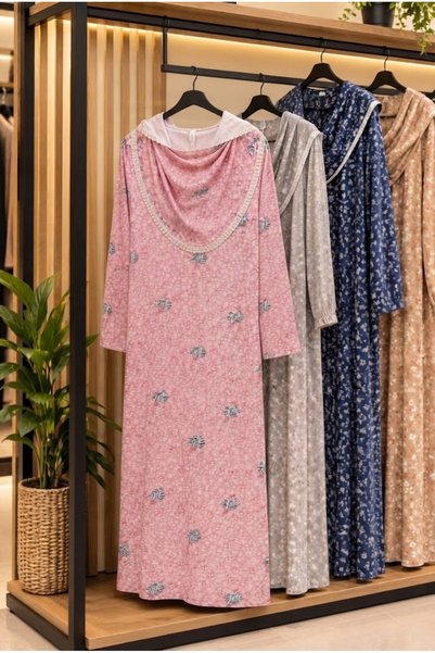 Pembe Dantel Detaylı Kapüşonlu ve Eşarplı Namaz Elbisesi