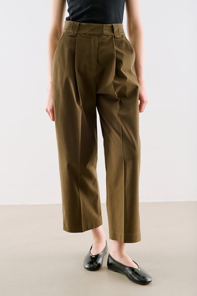 Manuka PANTALONI DREPTI PLIȚI DIN GABARDINE KHAKI