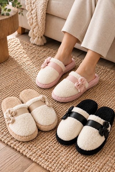 Beyond Kadın 3’lü Bej Pudra Siyah Deri Fiyonk Detaylı Peluş 3 Cm Ev Terliği Seti BYNDSET11