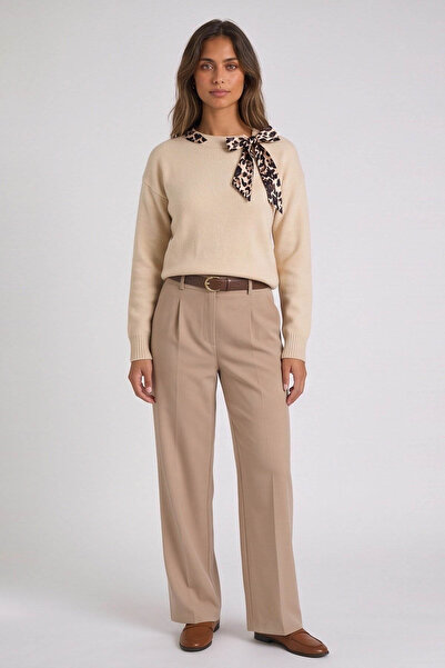 Fashion Friends Beige Women's Sweater with Collar Accessories 26K0255K1