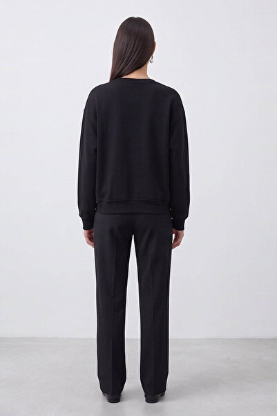 Fashion Friends سويت شيرت نسائي أسود بتفاصيل حجرية 26K0176K1