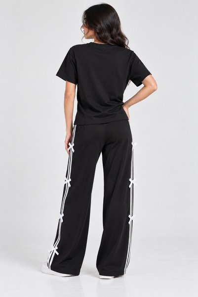 TOP CLOTHE طقم نسائي كاجوال بفيونكات وتفاصيل خطوط جانبية