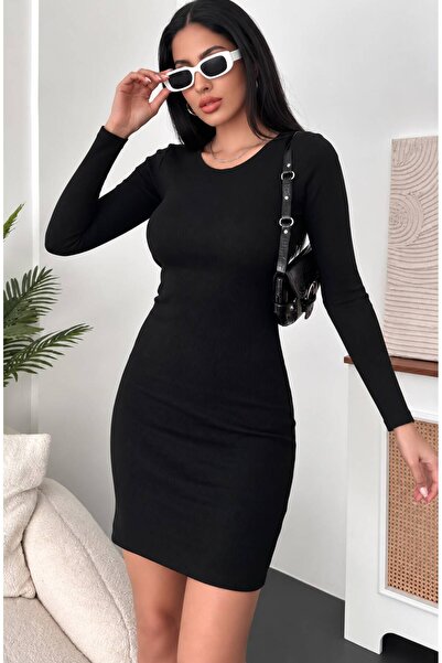 Chicup Aura Rochie neagră tricotată cu decolteu rotund la baza gâtului materi...