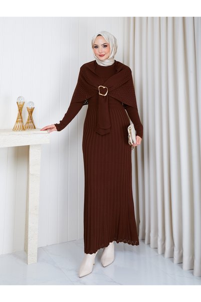 EFSUN MODA KADIN PELERİN DETAYLI PİLİSELİ BROŞ DETAYLI UZUN TRİKO İKİLİ ELBESİ