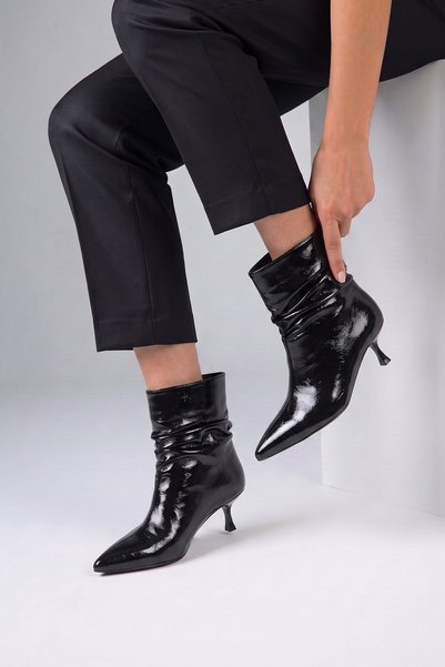Stilbagshoes حذاء نسائي بكعب عالٍ من الجلد اللامع من TORVEL باللون الأسود