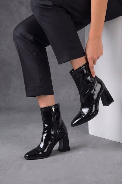 Stilbagshoes حذاء نسائي من الجلد اللامع من LORİN KIRIŞIK باللون الأسود