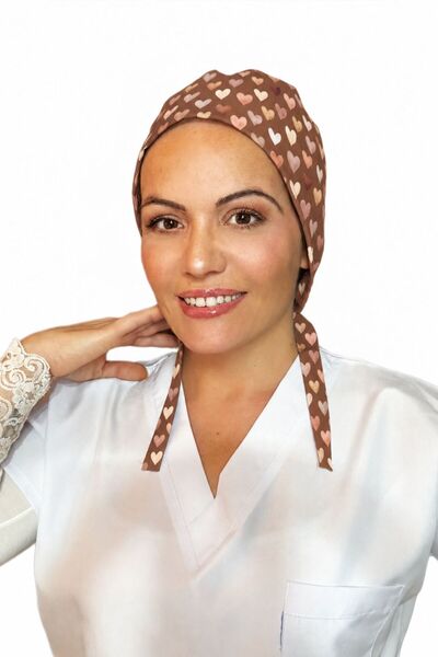 ÇİMEN BUTİK Pamuklu Poplin Cerrahi Ve Aşçı Bone Kahverengi Kalpler Desenli